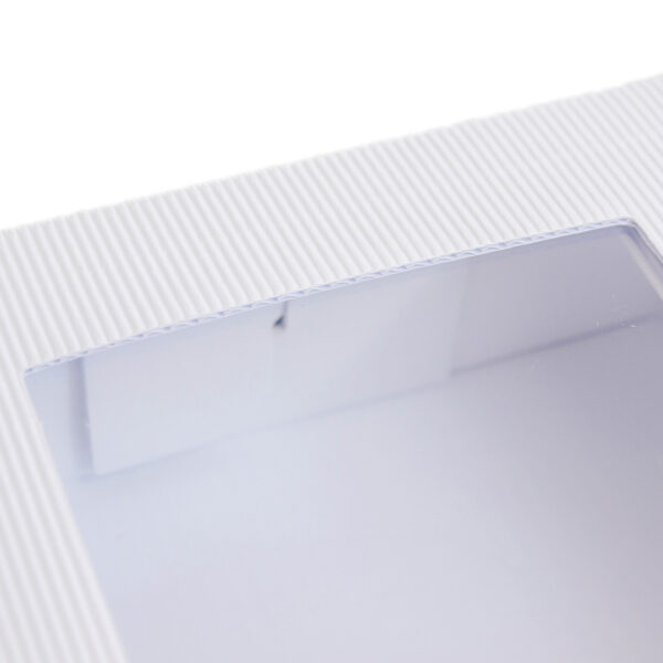 Karton fasonowy z okienkiem 4W - ozdobna tektura bielona